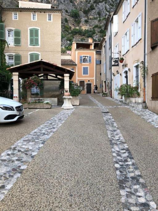 Studio Vue Sur La Roche, Au Calme Moustiers #1 Apartment Екстериор снимка